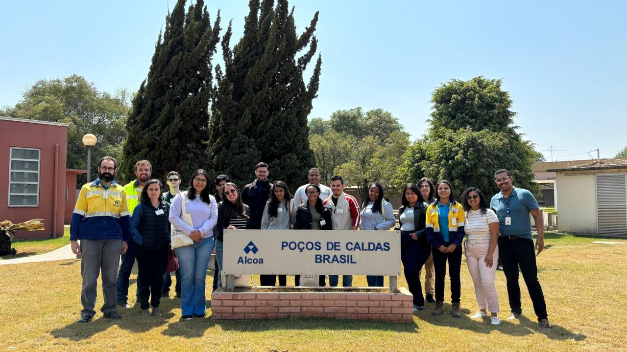 Alunos do Instituto Federal durante visita à Fábrica. Créditos: divulgação Alcoa