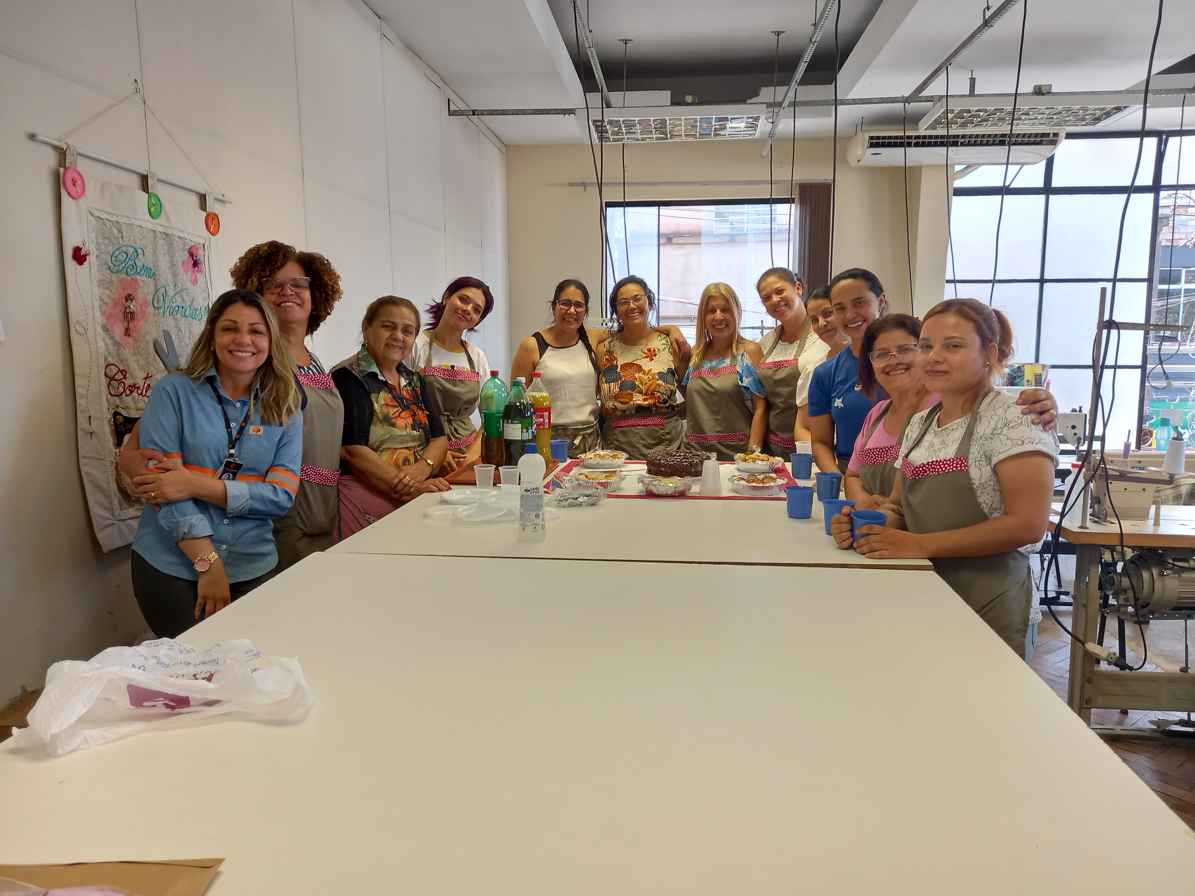 Alunas durante o curso de Corte e Costura, realizado pela Mascarenhas Barbosa Roscoe (MBR). Créditos: Breno de Souza Henrique.