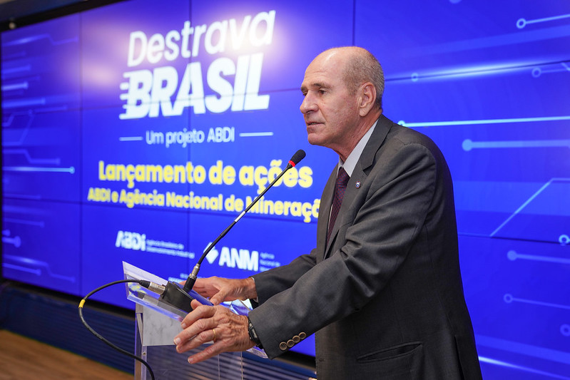 IBRAM participa cerimônia de lançamento da parceria ABDI e ANM no âmbito do Programa Destrava Brasil