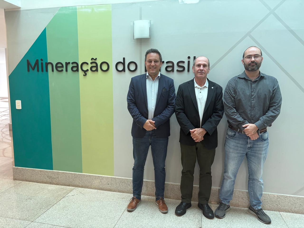 Dirigentes do Mining Hub e do IBRAM discutem inovação na mineração na sede do Instituto