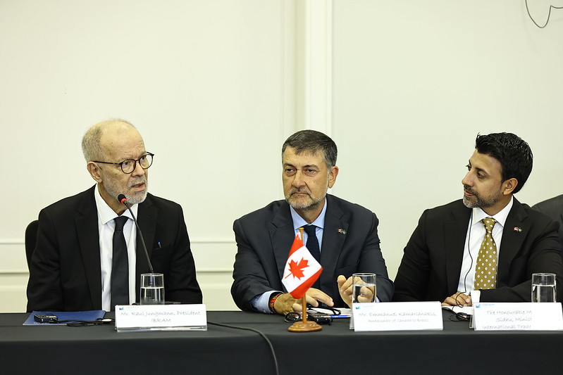 Brasil e Canadá buscam avançar na cooperação em mineração e em energia renovável em encontro no IBRAM