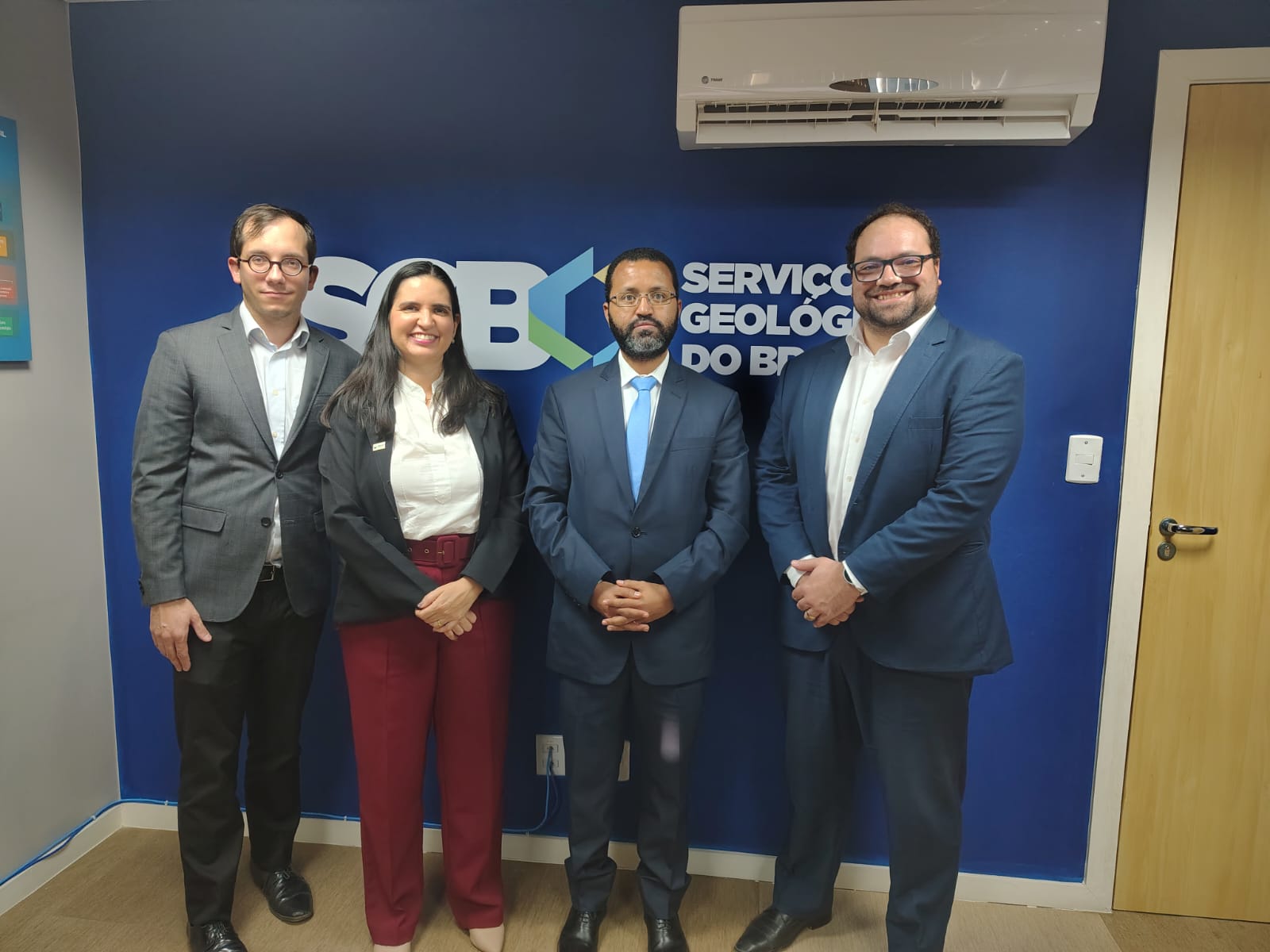 IBRAM apresenta oportunidades do setor mineral em reunião com embaixador da Etiópia