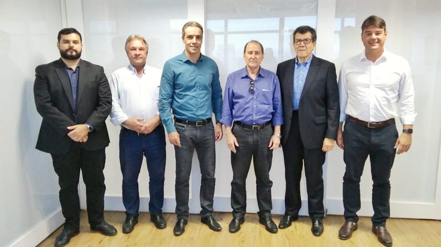 Sindirochas e Findes recebem diretor da Imerys, líder mundial nas especialidades de base em minerais industriais