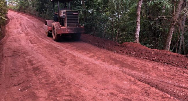Pavimentação de estradas com rejeitos de mineração melhora vias em Mariana