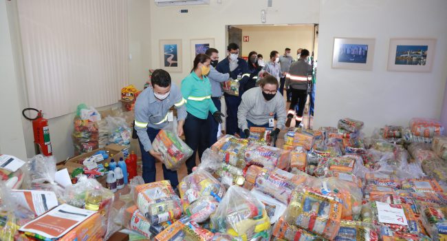 Empregados da Hydro arrecadam uma tonelada de alimentos em doações