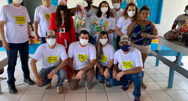 Ação voluntária entrega brinquedos e kits escolares na comunidade Jamari