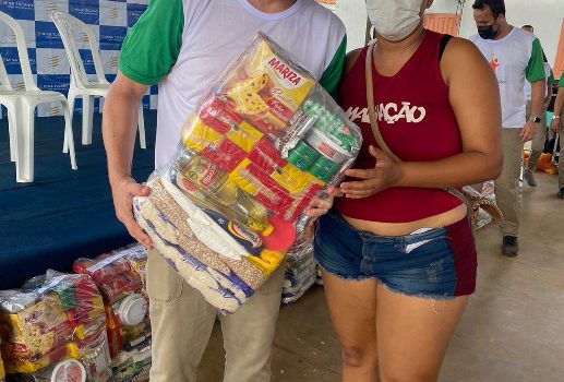 Mina Tucano entrega 1,1 mil cestas básicas em Natal Solidário