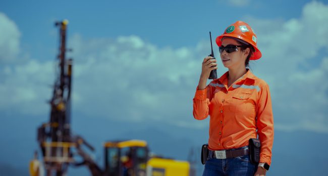 Aura Minerals lança banco de talentos para mulheres