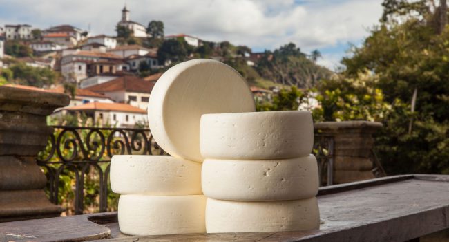 Programa Crescer, da Anglo American, abre inscrições para capacitação de produtores de queijo na região do Minas-Rio