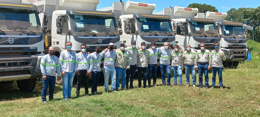 Mineração Serra Verde recebe frota de caminhões para operações de terras raras em Minaçu