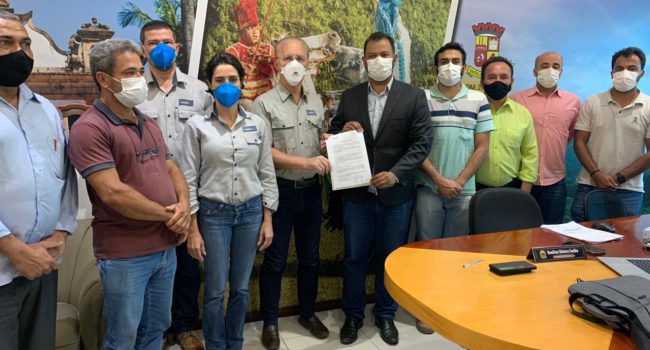 Mineração Usiminas formaliza termo de doação para recuperação de estradas em Mateus Leme