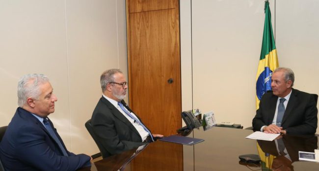 Ministro de Minas e Energia recebe novo diretor-presidente do IBRAM