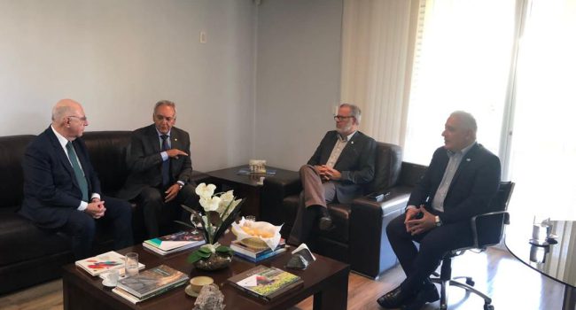 Presidente do IBRAM, Raul Jungmann, recebe deputados Arnaldo Jardim e Édio Lopes na sede do IBRAM