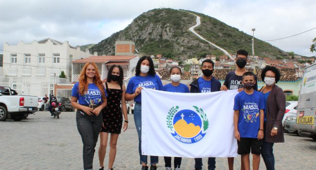 Estudantes partem para intercâmbio em Portugal patrocinado pela Yamana Gold