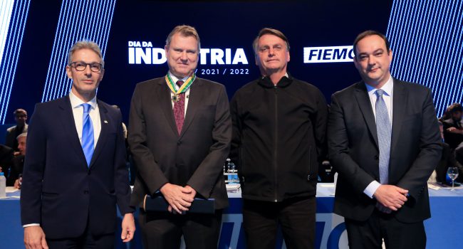 Presidente da Anglo American no Brasil recebe comenda Ordem do Mérito da Confederação Nacional da Indústria