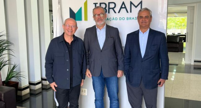 Diretor-presidente do IBRAM recebe representantes da Ibá