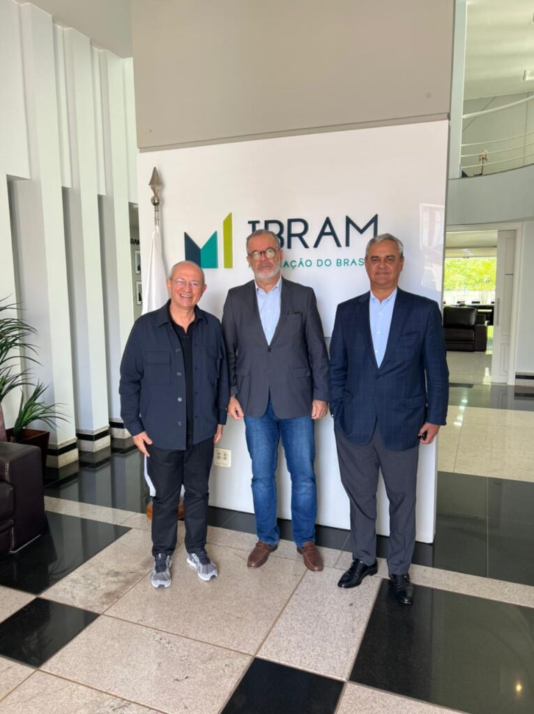 Diretor-presidente do IBRAM recebe representantes da Indústria Brasileira de Árvores