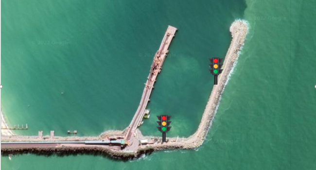 Samarco instala semáforos de aviso de ondas para mais segurança no Porto de Ubu