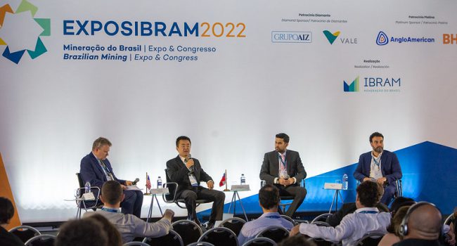 EXPOSIBRAM: painel sobre economia mineral destaca minérios estratégicos, impacto da guerra, commodities minerais e Economia Verde