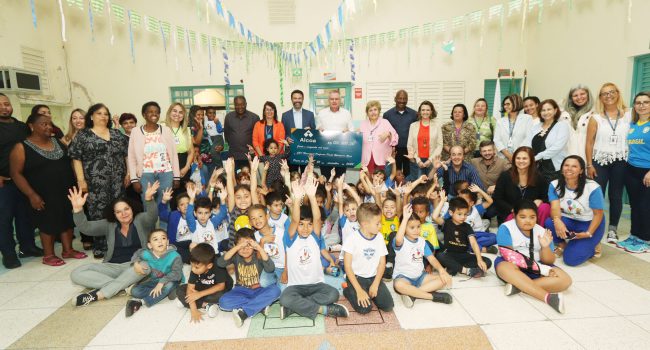 Alcoa doa R$ 150 mil à Prefeitura para celebrar aniversário