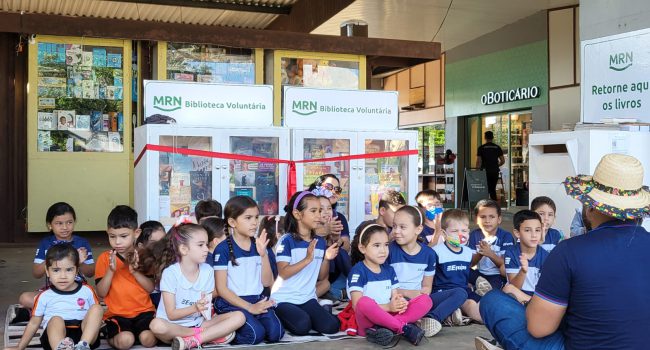 Biblioteca voluntária estimula leitura em Porto Trombetas