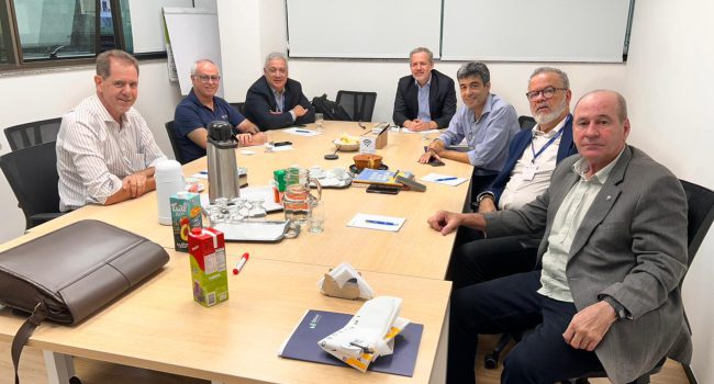 A diversificação economia e o futuro da mineração são debatidos em reunião entre IBRAM e AMIG