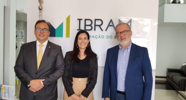 Presidente do IBRAM recebe os juízes federais Nelson Alves e Clara Mota,  da Ajufe