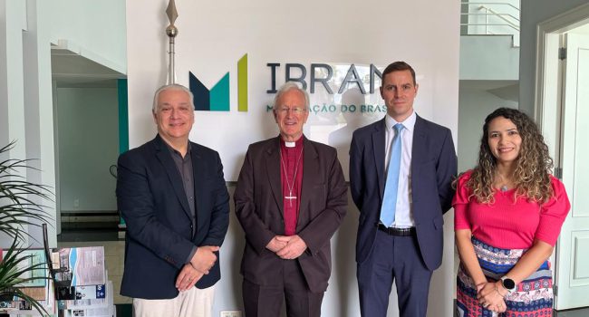 IBRAM apresenta panorama da mineração ao presidente do MFRI e reverendo da Igreja Anglicana, David Urquhart