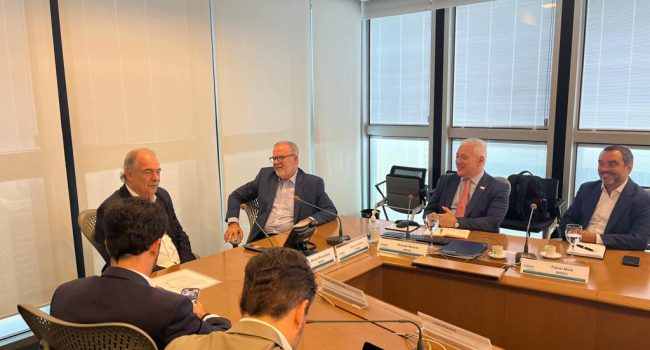 Aloizio Mercadante recebe Raul Jungmann para debater a ampliação de linhas de crédito para mineração, especialmente de minerais estratégicos