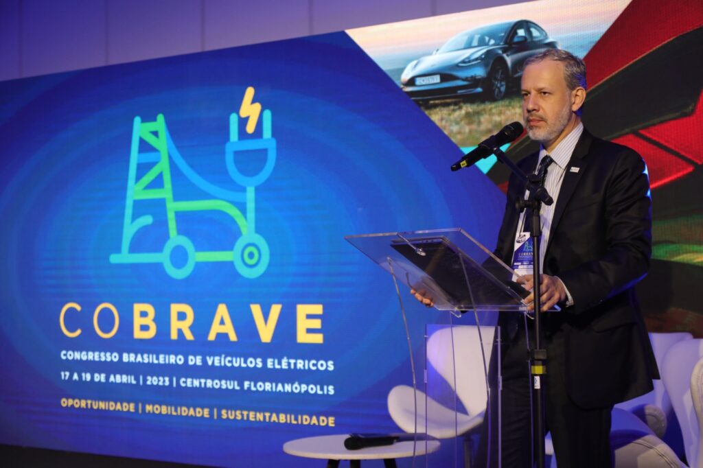 IBRAM participa de Congresso Brasileiro de Veículos Elétricos e exibe investimentos da mineração