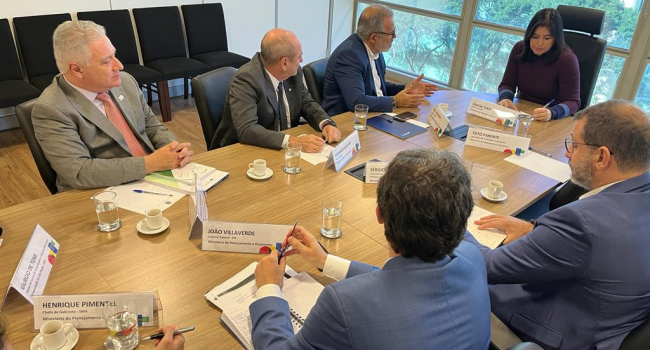 Presidente do IBRAM entrega agenda da mineração brasileira à ministra Simone Tebet