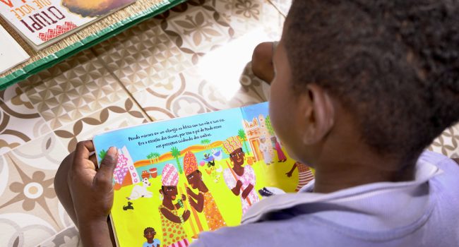 Bibliotecas comunitárias envolvem crianças e adultos com o incentivo à leitura em Oriximiná