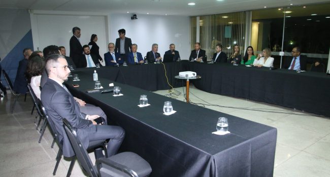 Parlamentares debatem agenda de políticas regulatórias e econômica da mineração na sede do IBRAM