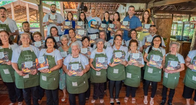 Livro de memórias e receitas do Festival Igarapé Sabor 2023 é lançado