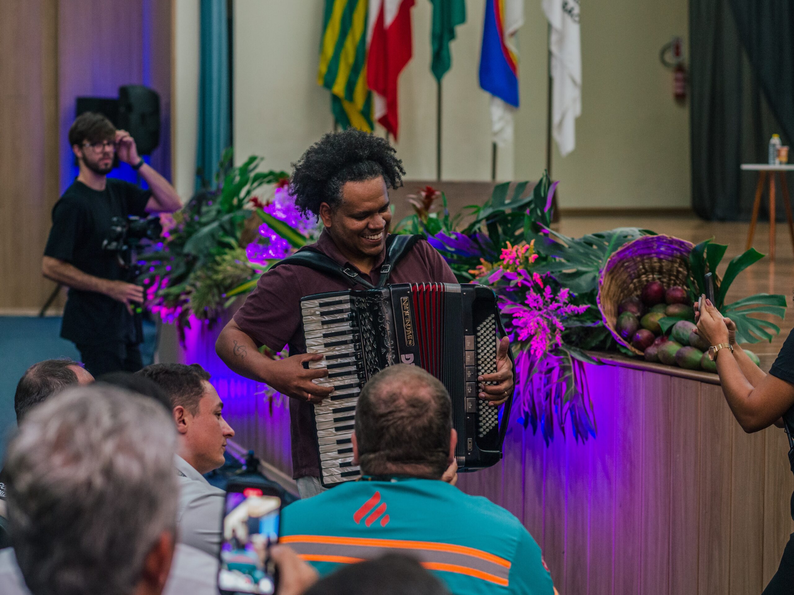 Foi ao som da música Asa Branca, tocada na sanfona, que iniciou a 5ª edição do Seminário de Mineração da Bahia (SEMBA 2023)
