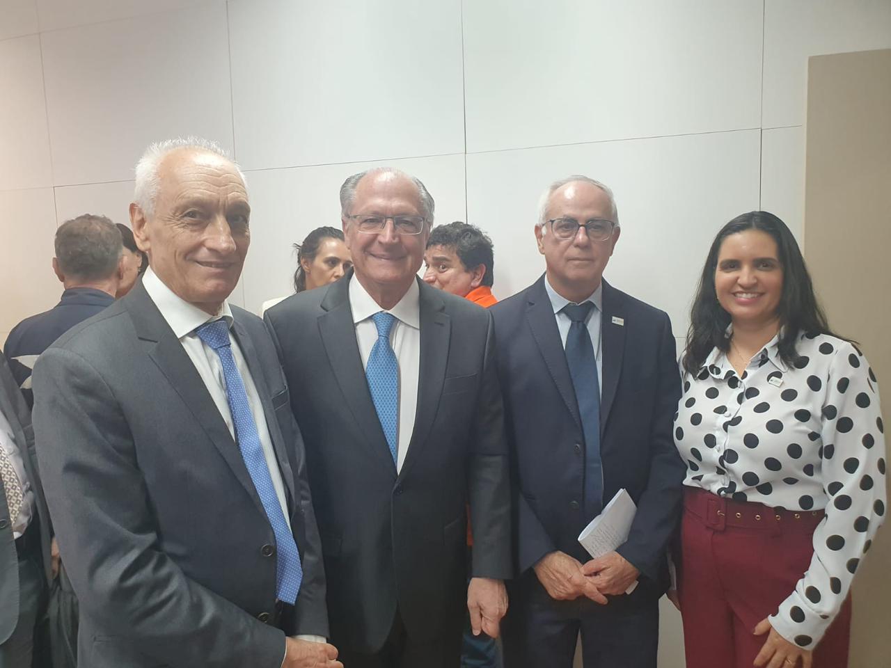 A reunião foi presidida pelo Presidente em Exercício Geraldo Alckmin. 