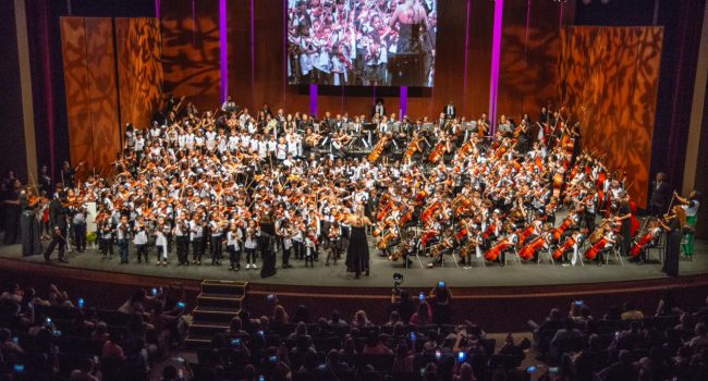 Alunos da Orquestra Jovem em Itatiaiuçu se apresentam no Palácio das Artes