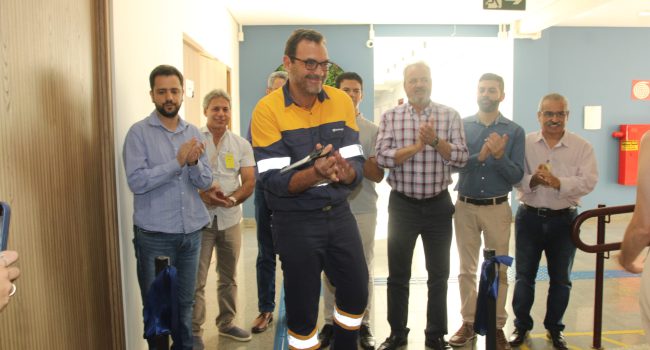 Samarco inaugura escritório em Mariana