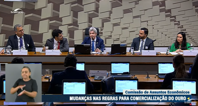 IBRAM participa de audiência pública sobre extração e comercialização ilegais de ouro e defende interesses dos associados