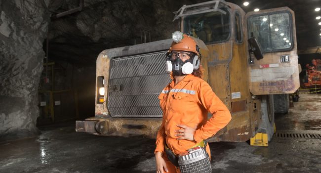 Com meta de chegar a 25% de mulheres, AngloGold Ashanti implementa vagas afirmativas para público feminino
