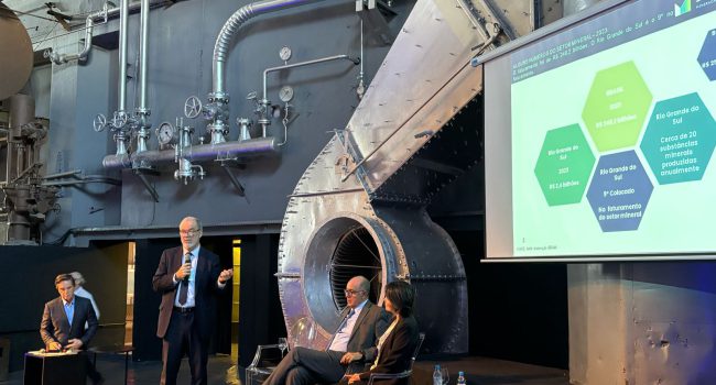 Raul Jungmann destaca oportunidade de o Brasil ser líder no fornecimento de minerais críticos à transição energética