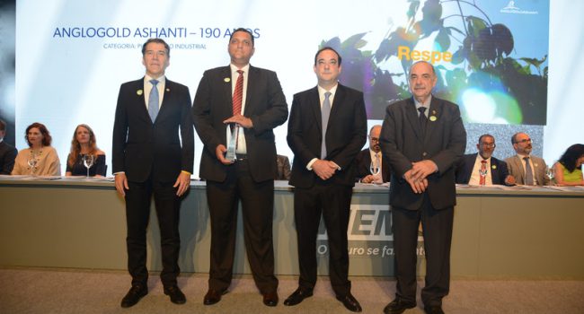 AngloGold Ashanti é homenageada por pioneirismo em evento da Fiemg pelo Dia da Indústria