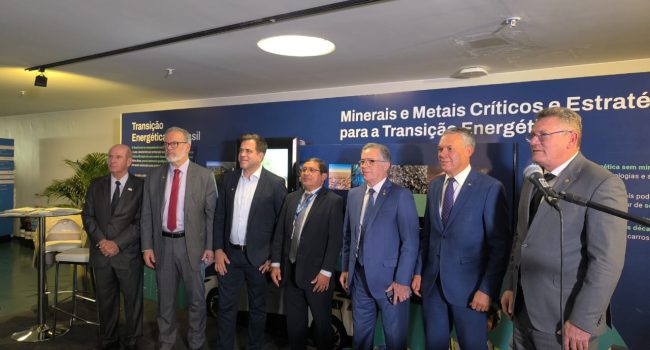 FPMin e IBRAM abrem exposição na Câmara sobre minerais estratégicos