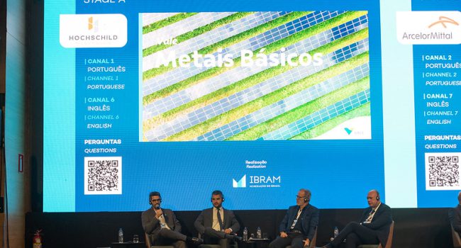 Durante painel na EXPOSIBRAM 2024, representantes de mineradoras discutem os desafios e a necessidade de mais de investimentos no setor