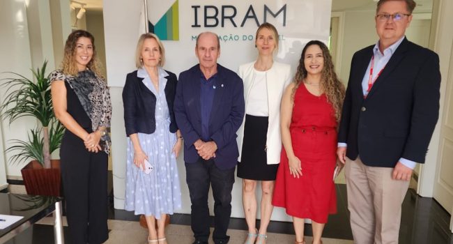 Embaixadora da Finlândia visita IBRAM para avaliar parcerias em mineração