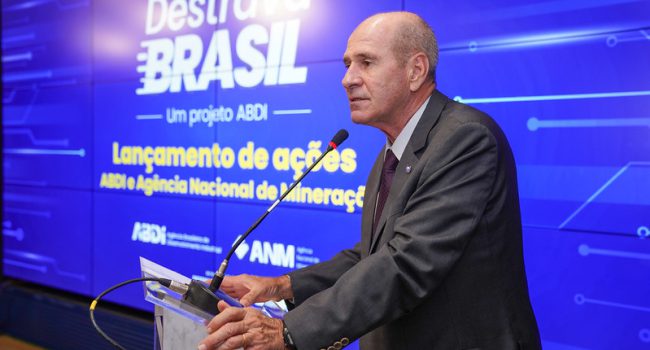 IBRAM participa cerimônia de lançamento da parceria ABDI e ANM no âmbito do Programa Destrava Brasil