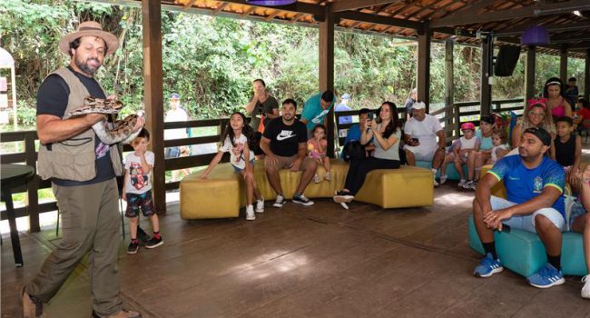 Projeto oferece atividades gratuitas e lúdicas de férias para todas as idades