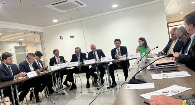 IBRAM destaca papel da mineração na infraestrutura e em outros setores na CNI 