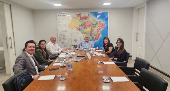 IBRAM recebe diretoria da PLS para discutir o setor de minerais críticos