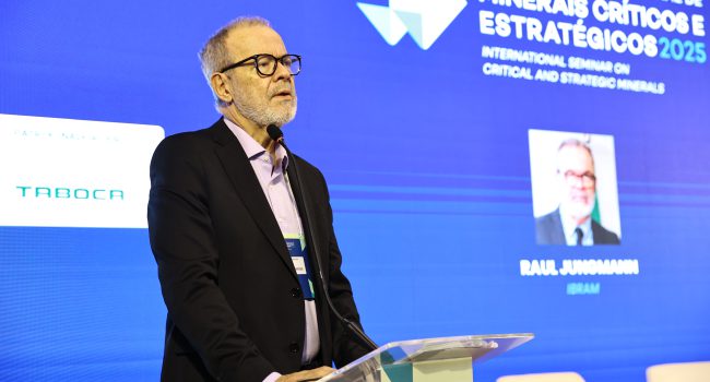 Combate à mudança climática pode situar Brasil à frente da diplomacia mineral global, aponta seminário internacional